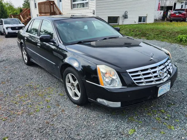 2007 Cadillac DTS V8 with low KM's for only $2000 as-is