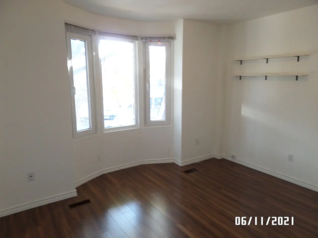 Charming Downtown 1-Bed, 1-Bath Main Floor Unit – Available Oct