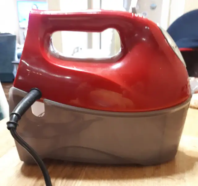 Brand New Hamilton Beach Hand Mixer With Storage Case (FIRM)