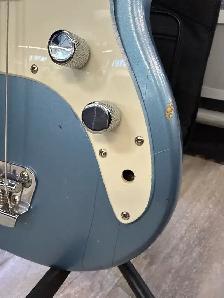 Squier Bronco 4 String Bass Guitar - 20TH Anniversary - Photo 5