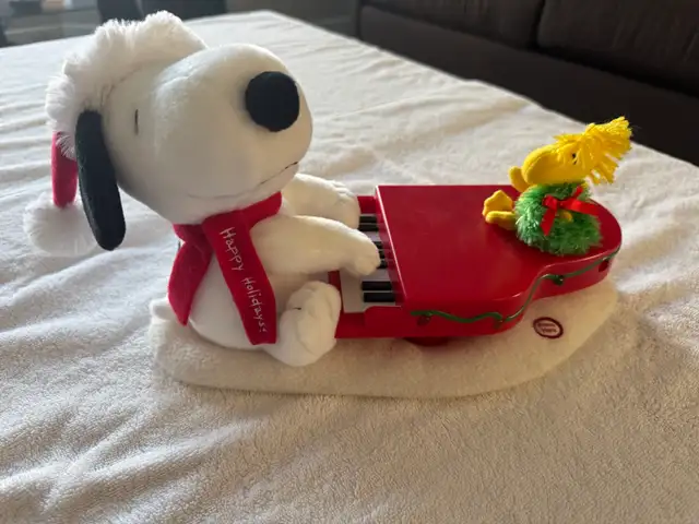 Snoopy Christmas piano