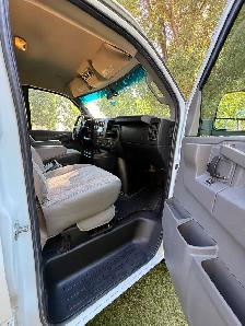 2018 Chevrolet Express 15 Passenger Van - Photo 6