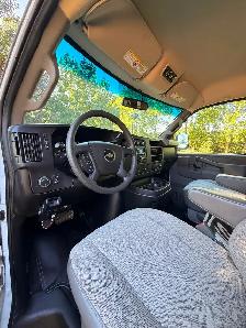 2018 Chevrolet Express 15 Passenger Van - Photo 7