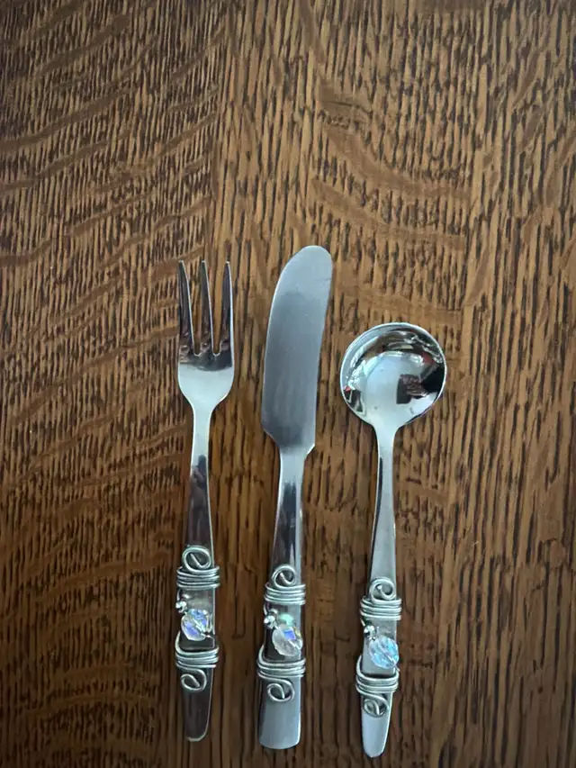 Serving utensils
