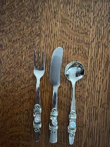 Serving utensils