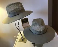 2  CHAPEAUX    STETSON  ORIGINAUX    NEUFS