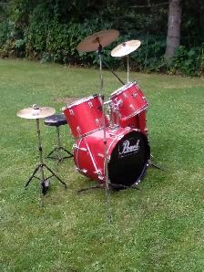 Pearl Drum Set - Photo 2