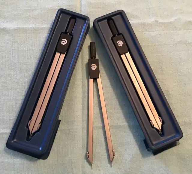 3  COMPAS  NEUFS  POUR $ 10.00