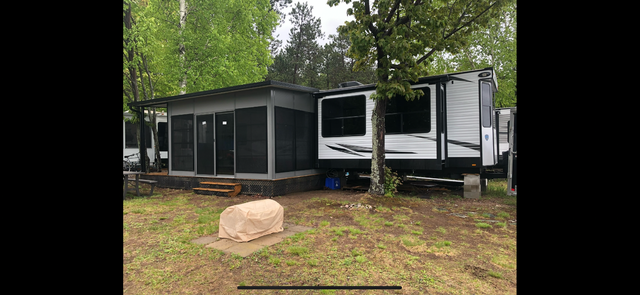 Roulotte de parce au camping l’Arc-en-ciel au Baskatong à vendre