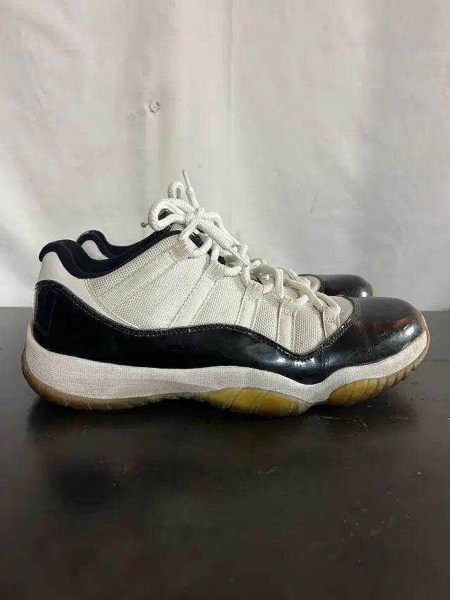 Air Jordan 11 Retro Low Concord White Black Mens Size 10
