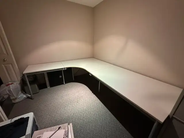 L-shaped Desk (Desk 2)