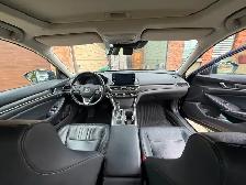 2018 Honda Accord Touring - Photo 2
