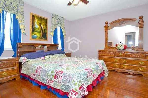 Furnished Spacious Room for Rent in Maple