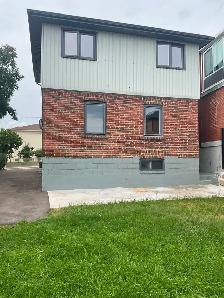 Newly Renovated 2 Bedroom Apartments Available - Photo 2