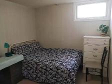 Room near UofC - Photo 2