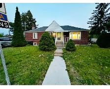 3 BEDROOM MAIN FLOOR OF A DETACHED BUNGALOW HOUSE UP FOR RENT
