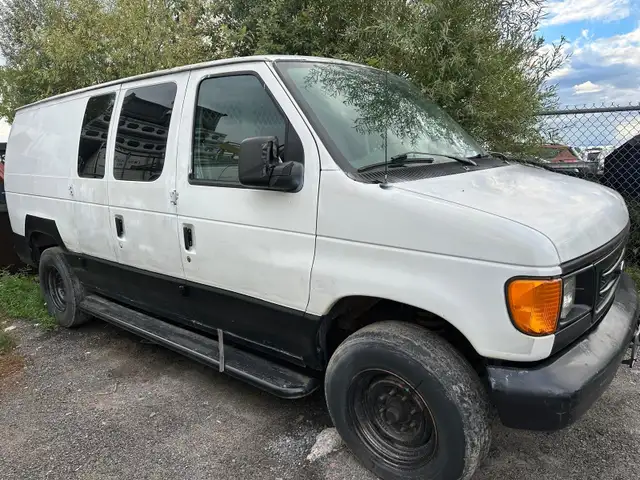 2007 Ford E-350 Cargo Van 260,000 km $3,500