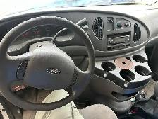 2007 Ford E-350 Cargo Van 260,000 km $3,500 - Photo 2