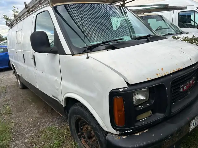 GMC Savana Cargo Van 280,000 km $2,500