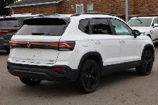 2026 Volkswagen Taos Comfortline Black Edition 4MOTION - Photo 6