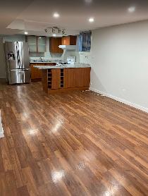 $1,800 - ONE   BEDROOM   BASEMENT   APARTMENT   BATHURST / STEEL - Photo 3
