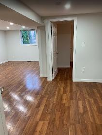 $1,800 - ONE   BEDROOM   BASEMENT   APARTMENT   BATHURST / STEEL - Photo 4