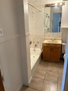 Bachelor suite for rent - Photo 2