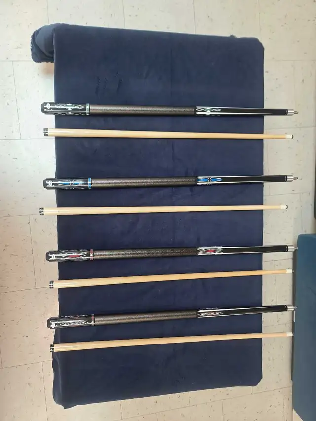 Quality Maple pool cues & soft case