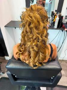 Coiffeuse demandée - Photo 7