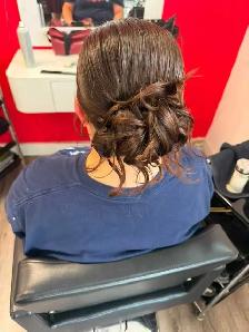 Coiffeuse demandée - Photo 8