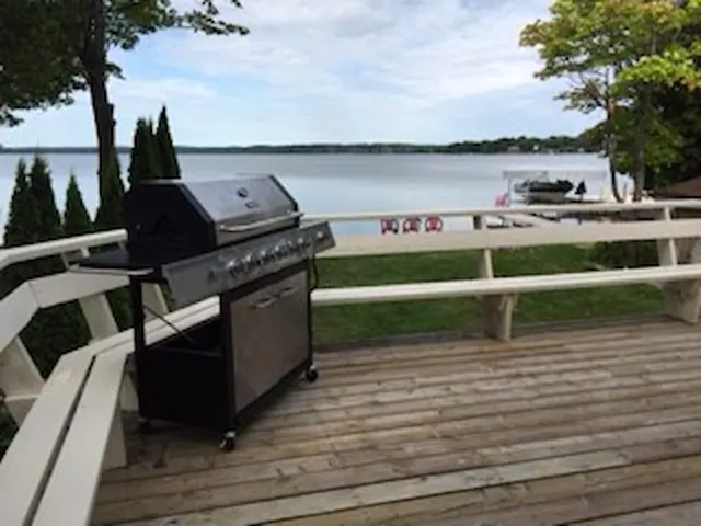 3 bedroom house on Lake Simcoe in Orillia avail weekly / monthly