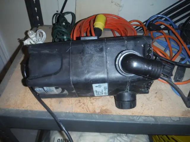 85 GPM LITTLE GIANT SUBMERSIBLE PUMP
