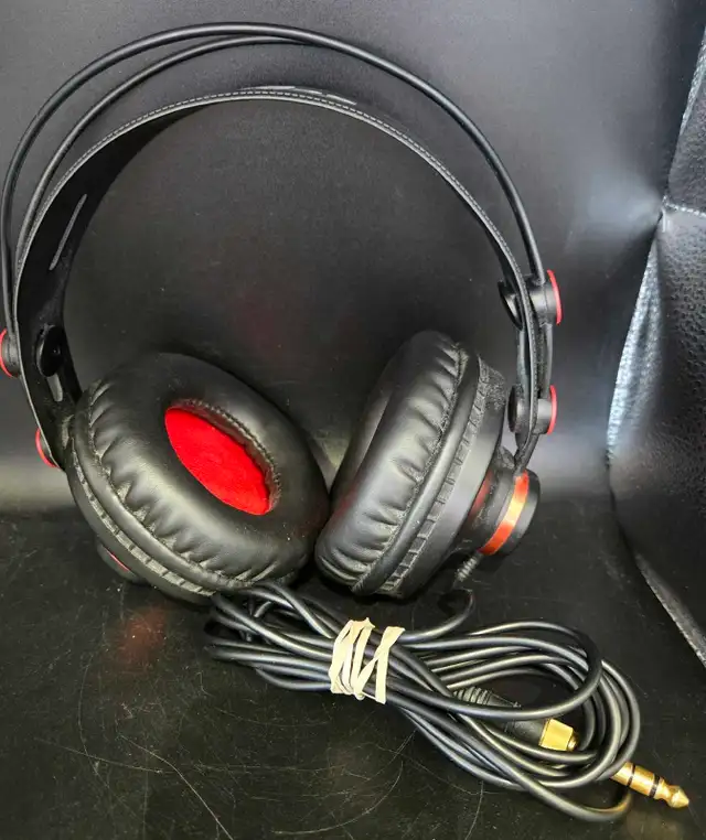 SCARLETT STIDIO HEADPHONES
