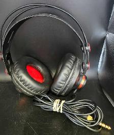 SCARLETT STIDIO HEADPHONES