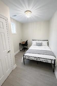 Room for rent near subway & Yorkdale (Female Only) - Photo 2