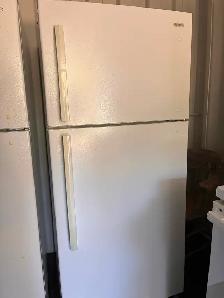 À vendre. Réfrigérateurs Danby et cuisinière GE flambants neufs