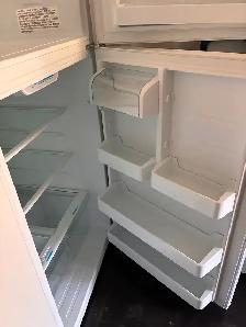 À vendre. Réfrigérateurs Danby et cuisinière GE flambants neufs - Photo 7