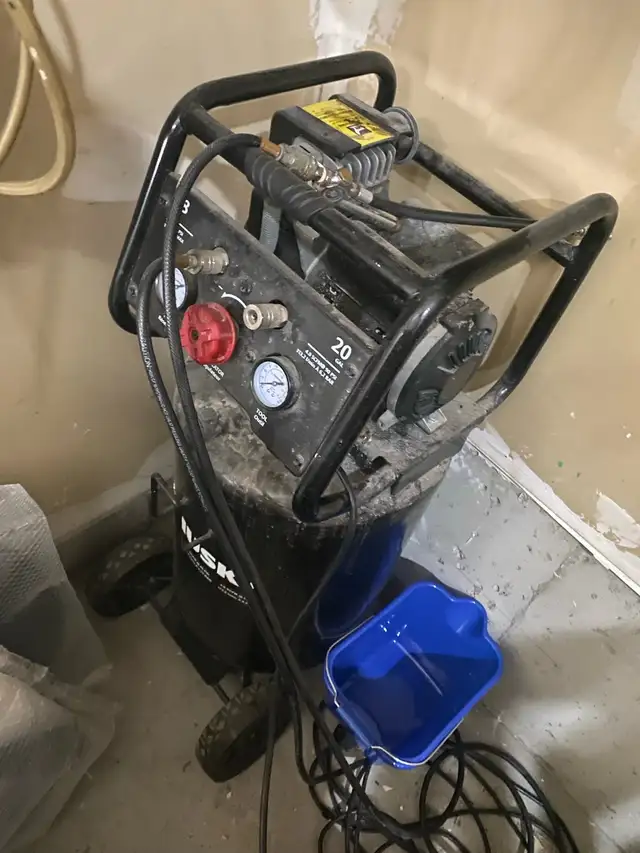 Husky 20 gallon air compressor