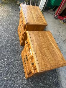 Free delivery used Pair of Vintage Oak Nightstands - Photo 4