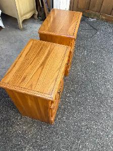 Free delivery used Pair of Vintage Oak Nightstands - Photo 6