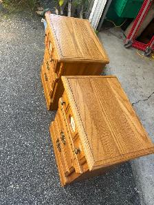 Free delivery used Pair of Vintage Oak Nightstands - Photo 7