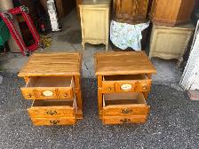 Free delivery used Pair of Vintage Oak Nightstands - Photo 8