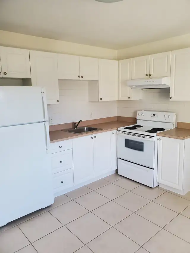 Newly Renovated & Close to Transit One Bedroom Suite