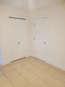 Newly Renovated & Close to Transit One Bedroom Suite - Photo 7
