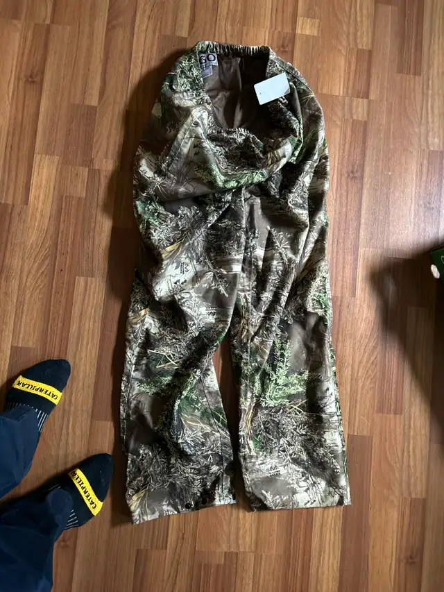 ONE NEW CAMO PANTS MEN'S AGO REALTREESZ. MED. ELASTIC WAIST