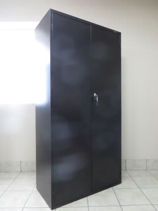 Metal Storage Cabinet, Lock and Key