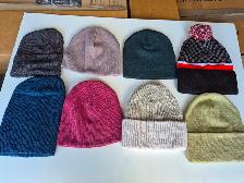 LOT DE TUQUES ($2.00 CHACUNE)