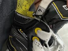 Boys Skates Bauer M30 size 4D - $60 - Photo 3