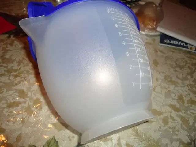 TUPPERWARE PITCHER / MEASURING CUP