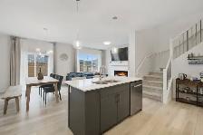 St.Albert Riverside! 4 Beds Up! Bonus Room! A/C! Whole package! - Photo 2